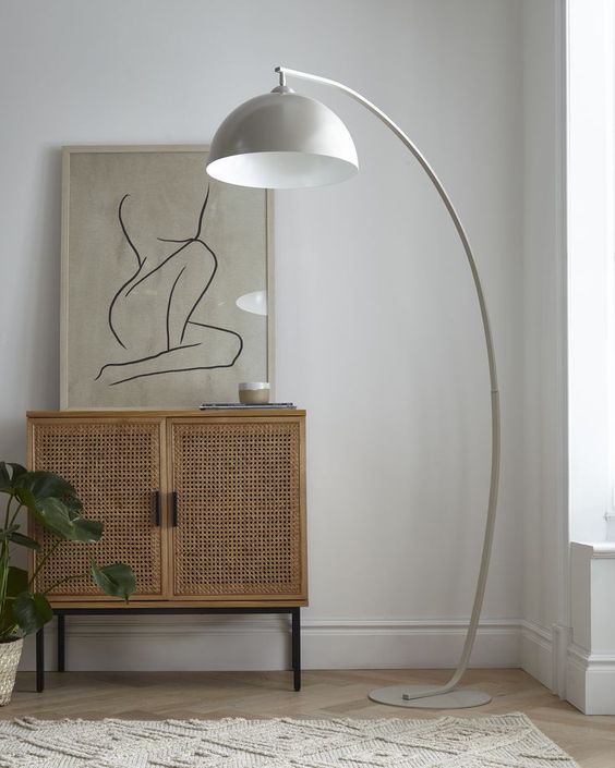 large floor lamp - 20 decor ideas to make your apartment look expensive