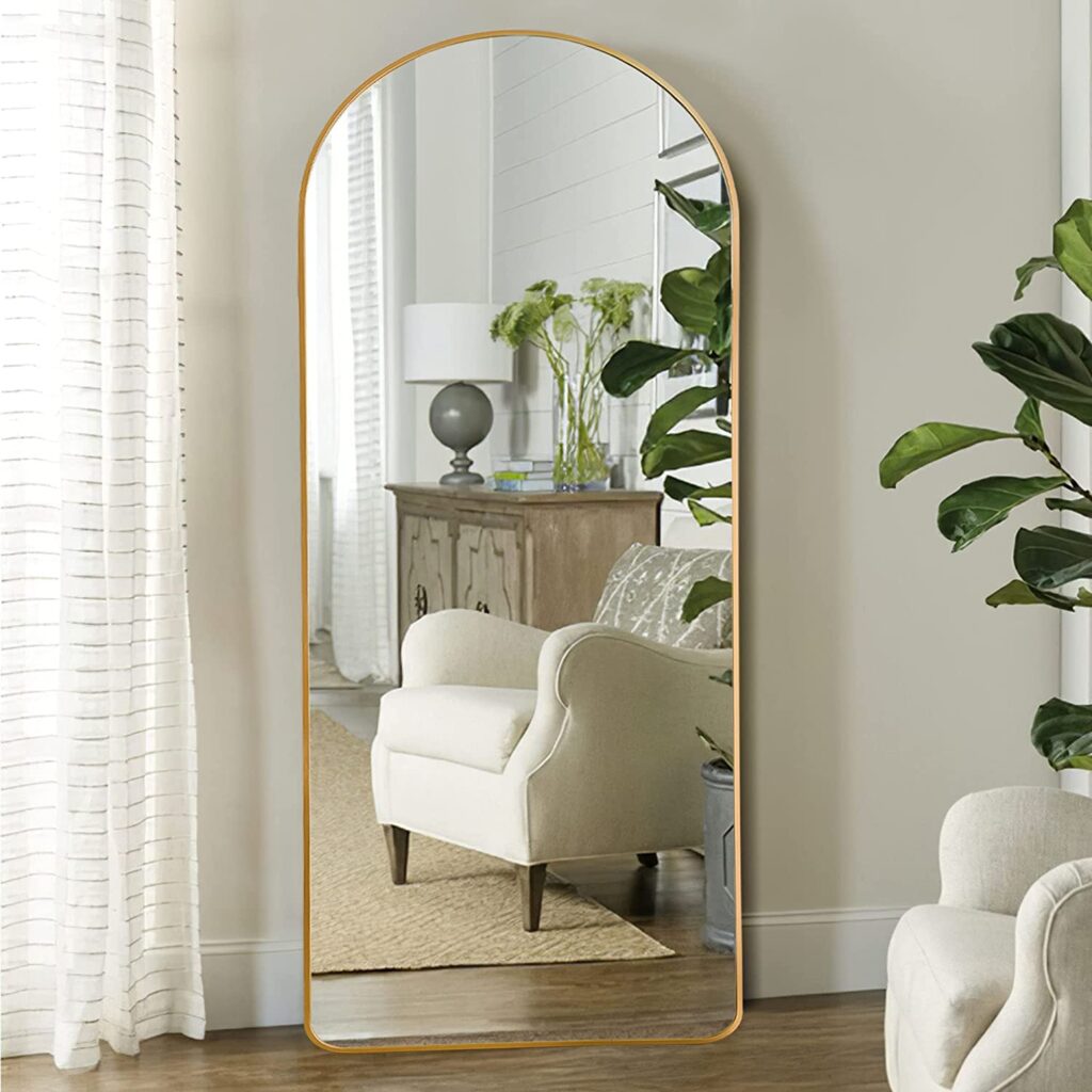 statement mirror - 20 decor ideas to make your apartment look expensive
